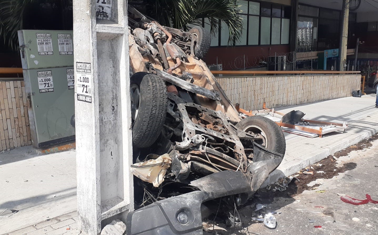 Motorista de carro desgovernado que atingiu motociclistas em Natal é mantido preso ao passar por audiência de custódia