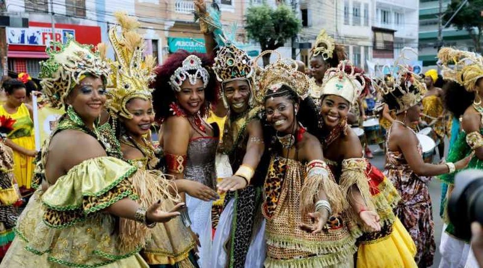 B9  Participação feminina contribui para explosão do Carnaval de
