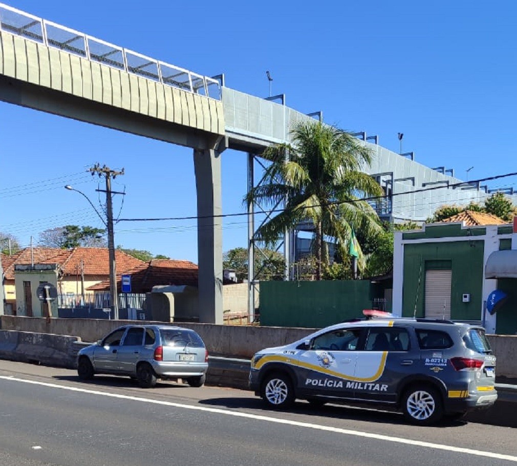Ao ser rendido por suspeitos armados, trio é vítima de roubo em caminhão na Rodovia Raposo Tavares, em Regente Feijó