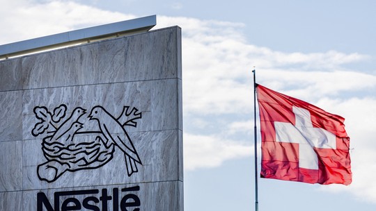 Presidente do conselho da Nestlé deixará cargo após demissão de CEO - Paul Bulcke deixa presidência do conselho da Nestlé antes do previsto, após demissão do CEO Laurent Freixe por relacionamento não revelado com subordinada.