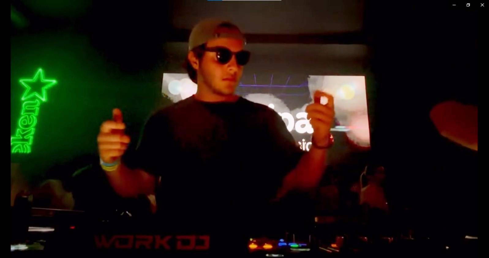 Marcelo Sangalo se apresenta como DJ em festa e recebe elogios de internautas: 'Multifacetado'