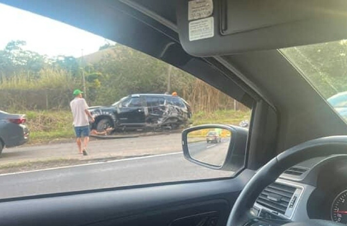 Cantor Fabiano Menotti sofre acidente na BR-040, em Juiz de Fora
