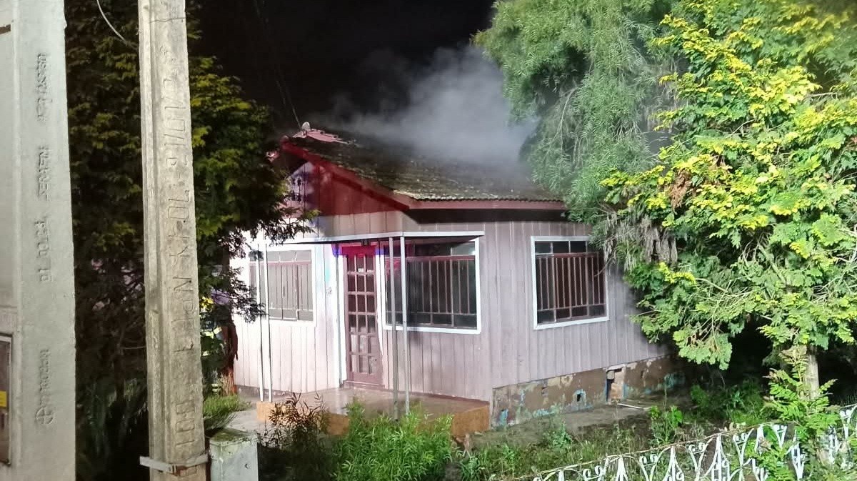 Mulher tem mais de 50% do corpo queimado após incêndio em SC | G1