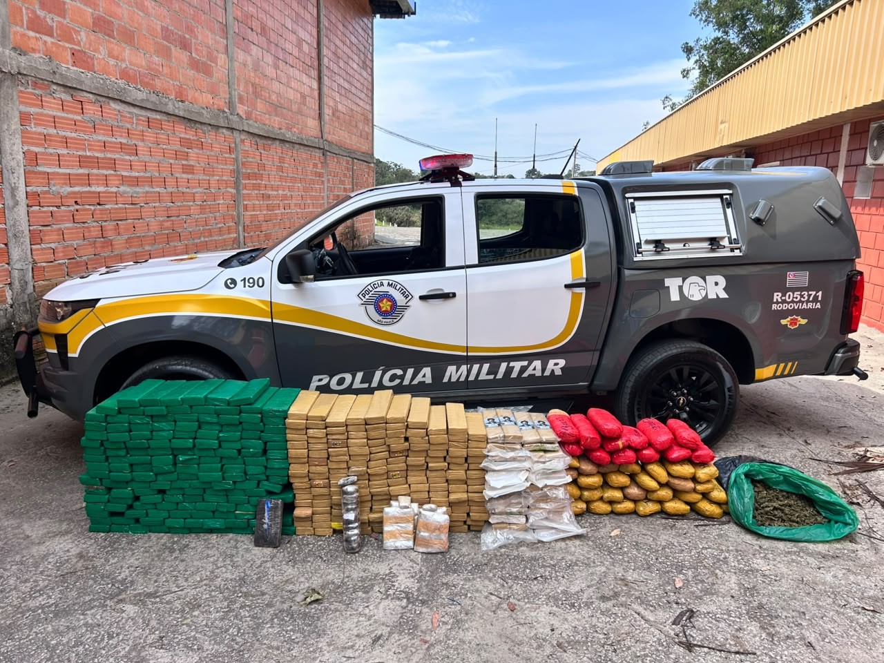 Polícia Rodoviária prende casal suspeito de tráfico de drogas em rodovia de Porangaba