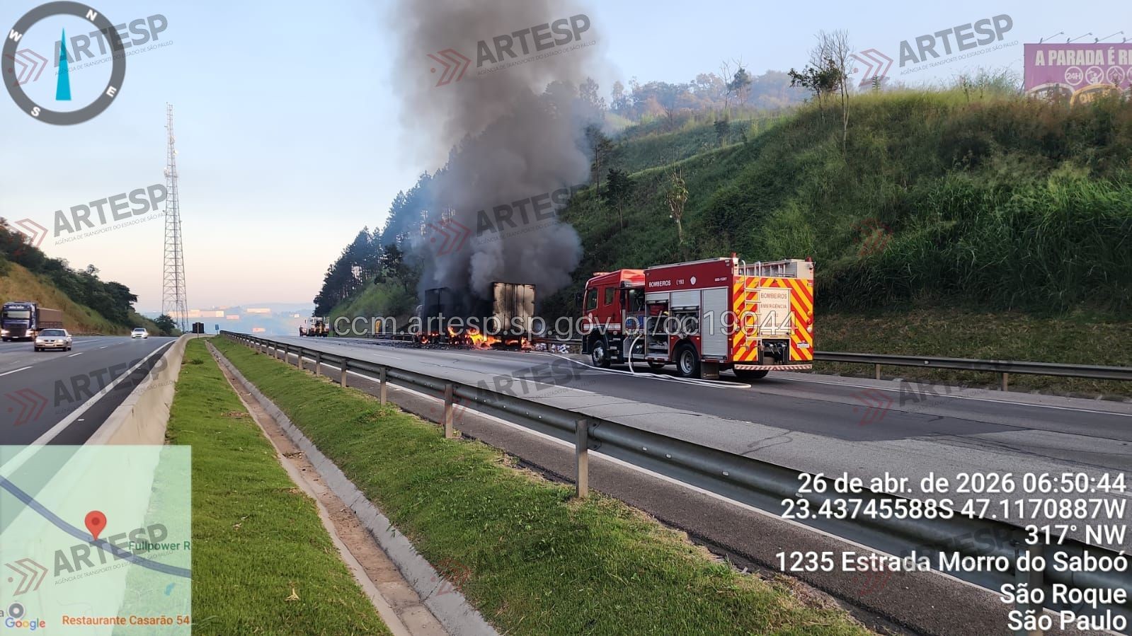 Carreta pega fogo na Rodovia Castello Branco em Araçariguama