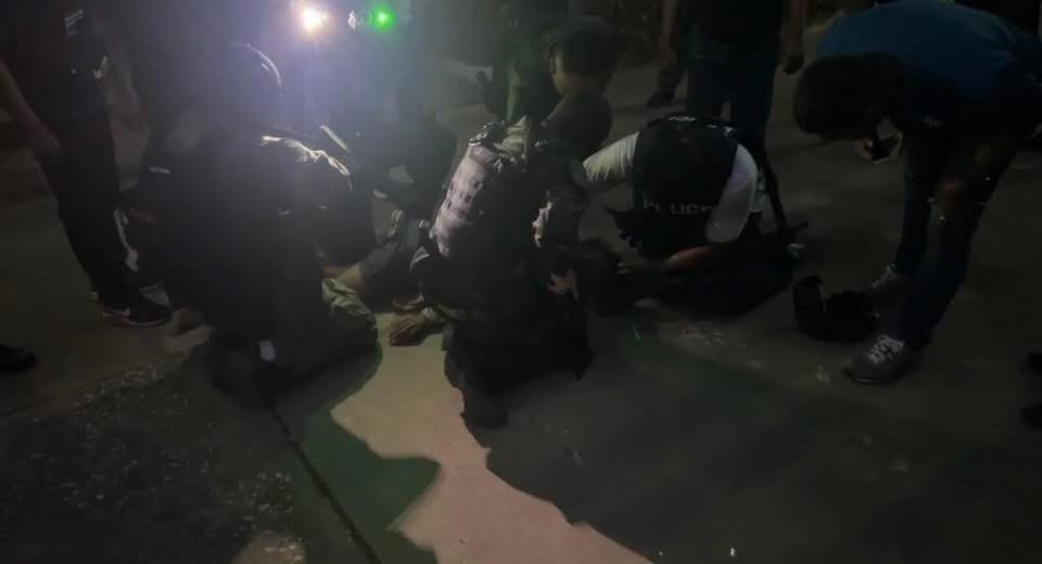 Homem armado invade escola na Tailândia e faz professores e alunos reféns