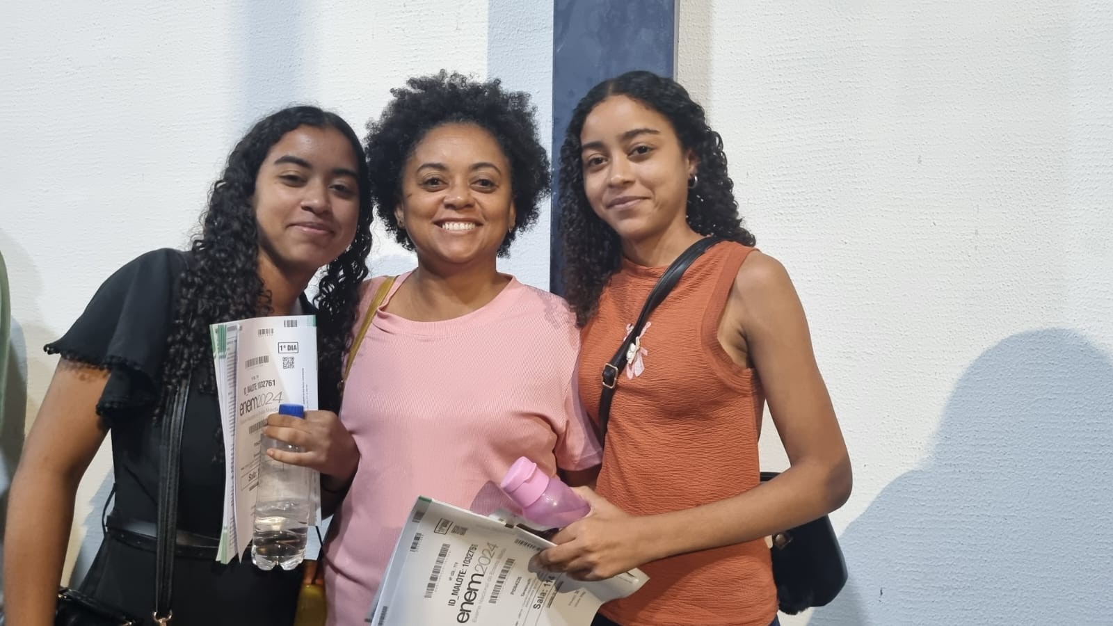 Mãe e filhas fazem prova do Enem 2024 na mesma sala, em Teresina