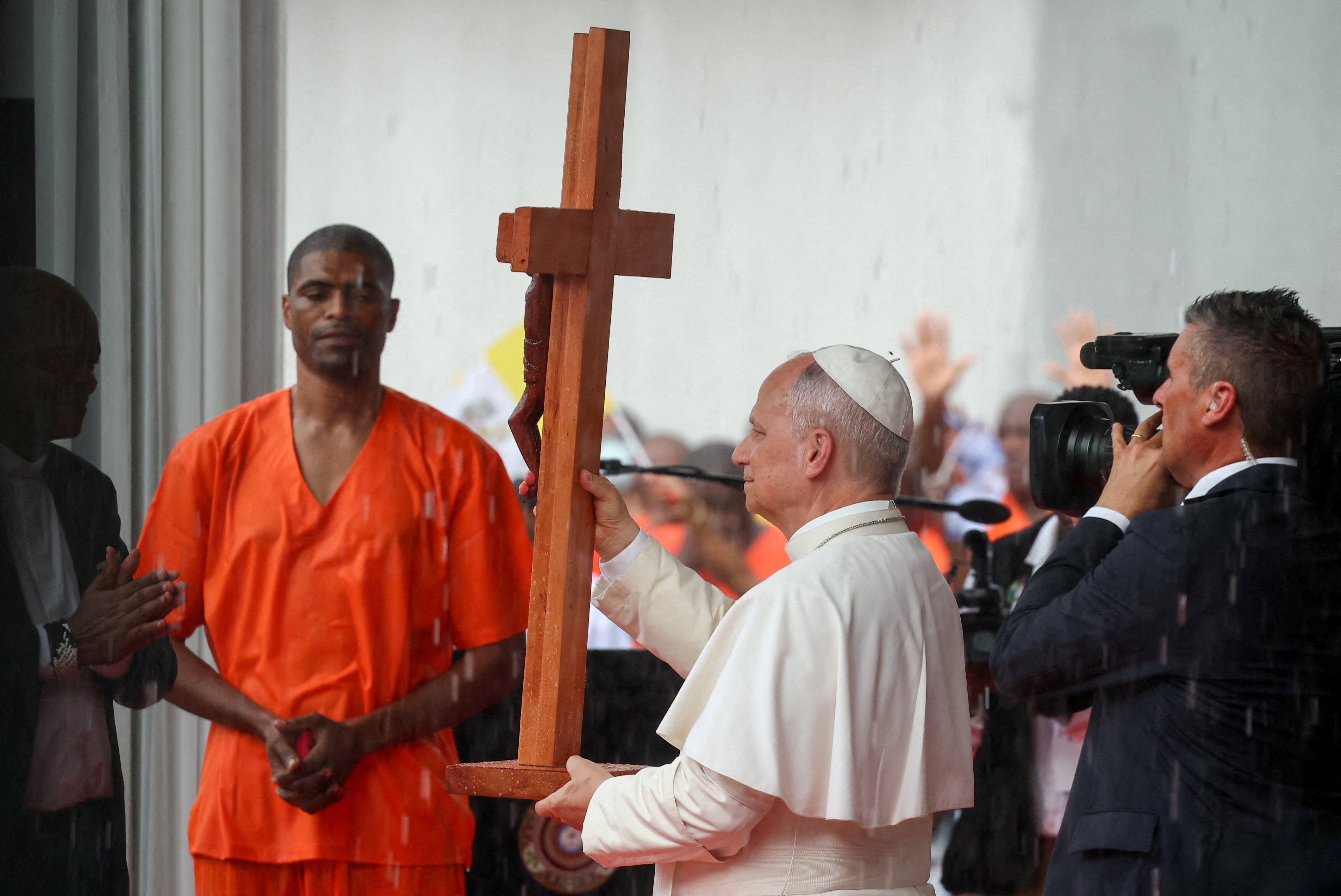 Papa visita prisão na África e ouve gritos de 'liberdade': Guiné Equatorial fechou acordo com Trump para receber imigrantes deportados