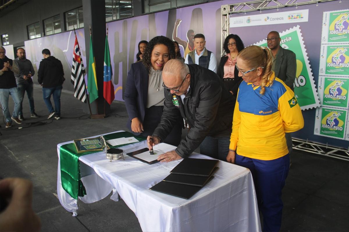 Selo postal homenageia João do Pulo Herói da Pátria, em Pindamonhangaba