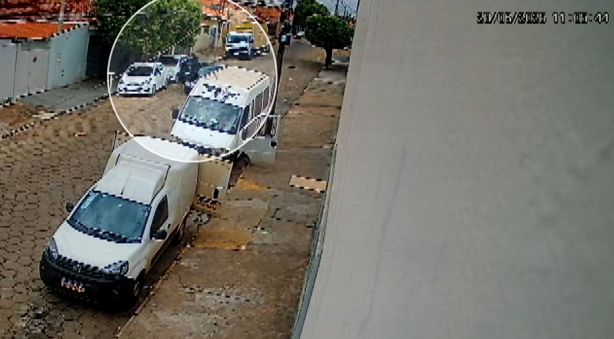 Ladrões esperam dono de supermercado sair para roubar malote de dinheiro em Monte Alto; VÍDEO