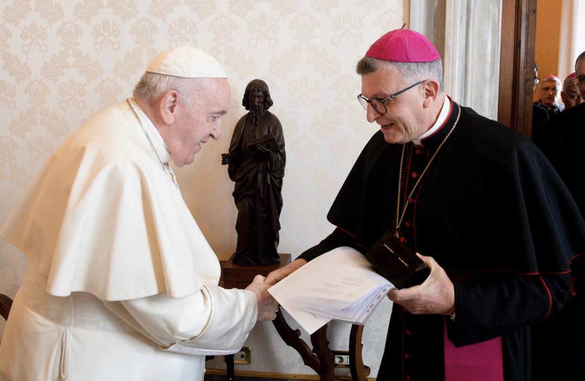 Bispo do Texas rejeita publicamente magistério do Papa Francisco