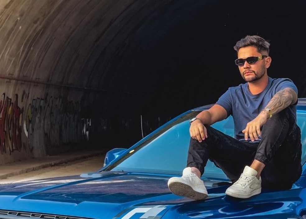 Nélio Dgrazi com carro de luxo — Foto: Instagram/ Reprodução
