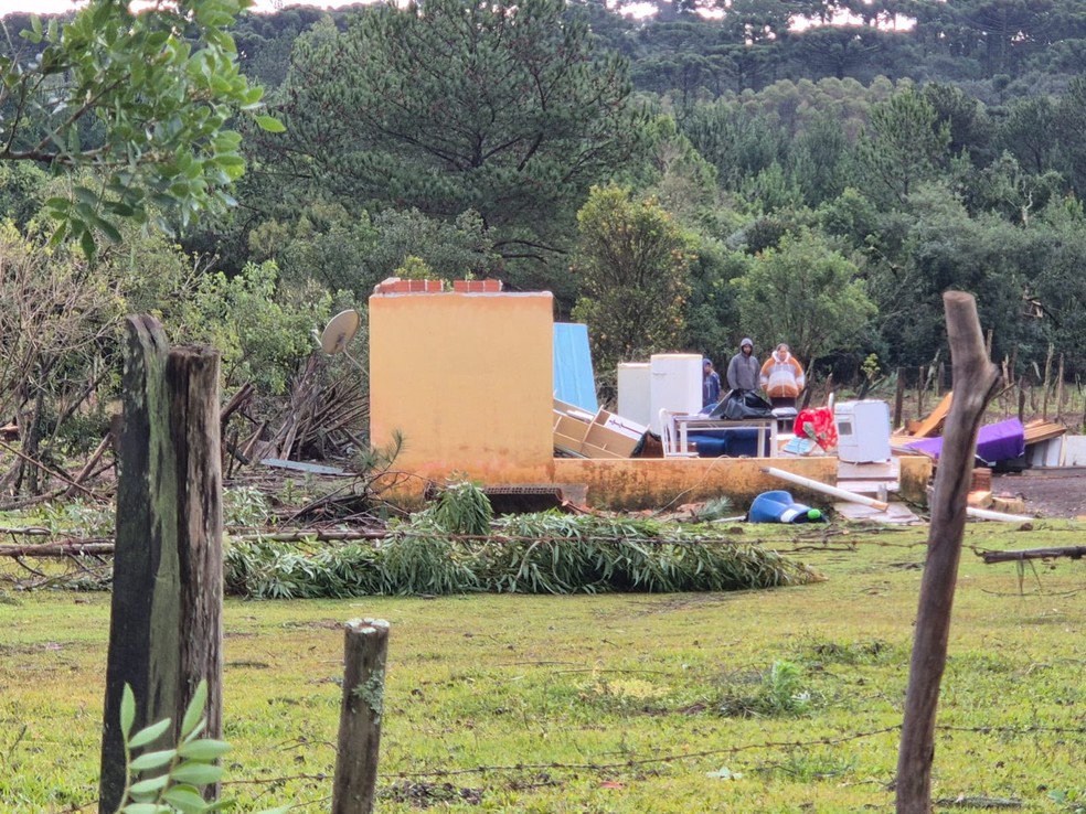 Simepar analisa se tornado atingiu Reserva (PR) no domingo &mdash; Foto: Prefeitura de Reserva