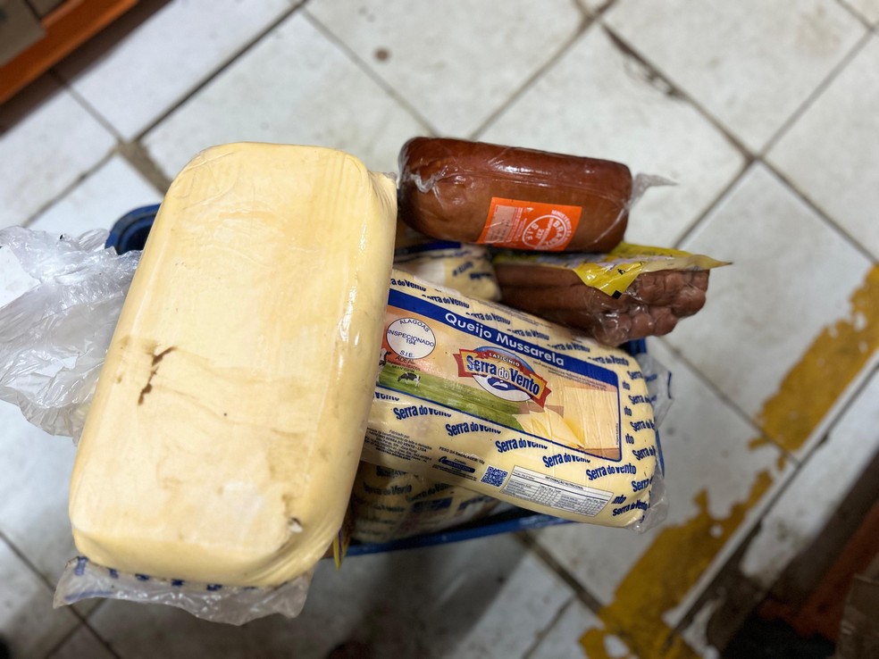 Laticínios também foram apreendidos em fiscalização em Maceió — Foto: Vigilância Sanitária