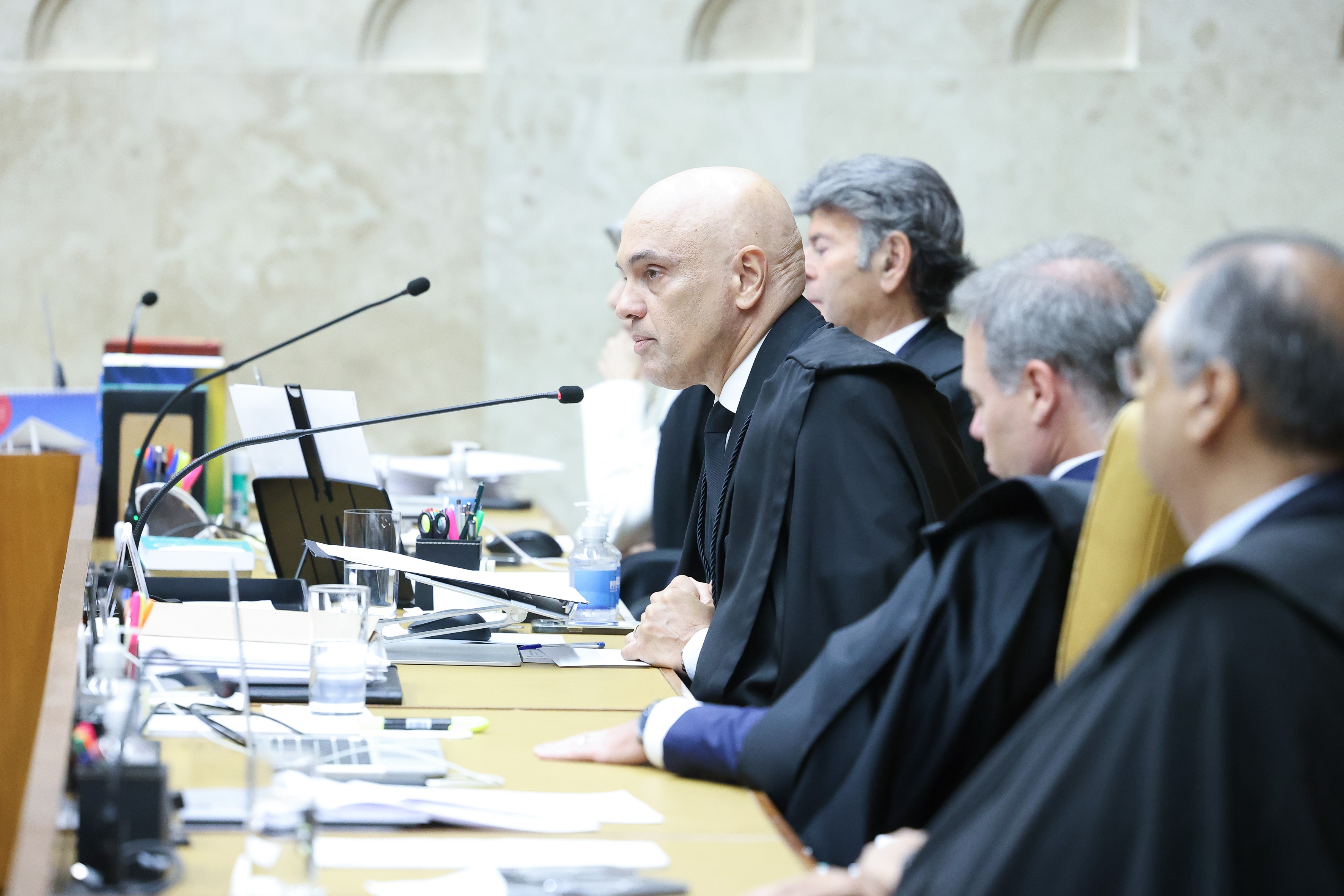 Ministros do STF fazem alerta sobre chantagem e veem risco maior para Bolsonaro após sanções dos EUA