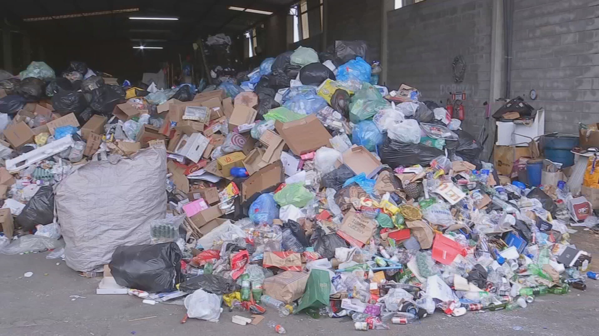 Cooperativas de reciclagem de Sorocaba enfrentam dificuldades por falta de verbas e queda no valor de materiais: 'Não conseguimos sobreviver'
