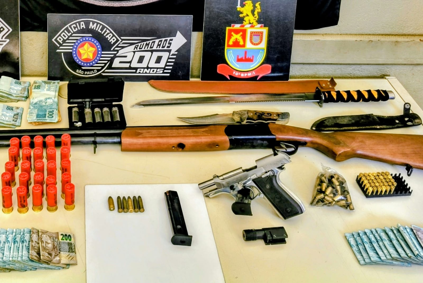 CAC com passagens por roubo e porte ilegal é preso com armas, munições e R$ 109 mil em Piracicaba, diz PM
