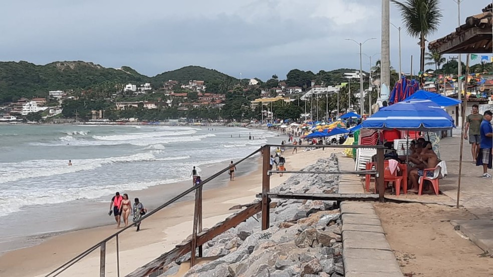 Barracas na Praia de Ponta Negra em Natal Consumação mínima Rio Grande do Norte RN vendas — Foto: Sérgio Henrique Santos/Inter TV Cabugi