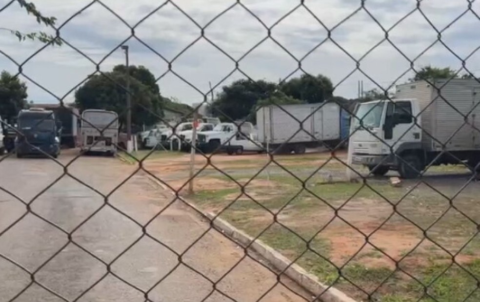 2 de 2
Caminh&atilde;o da Secretaria de Servi&ccedil;os Urbanos da Prefeitura de Bauru foi furtado &mdash; Foto: TV TEM