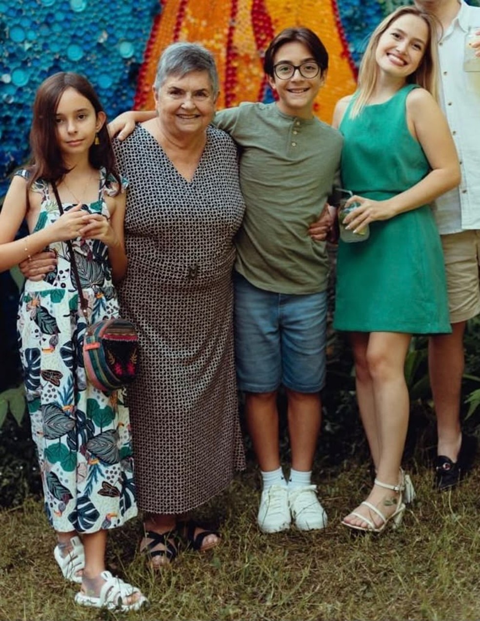 Maria Inês Boechat ao lado dos netos  — Foto: Arquivo Pessoal