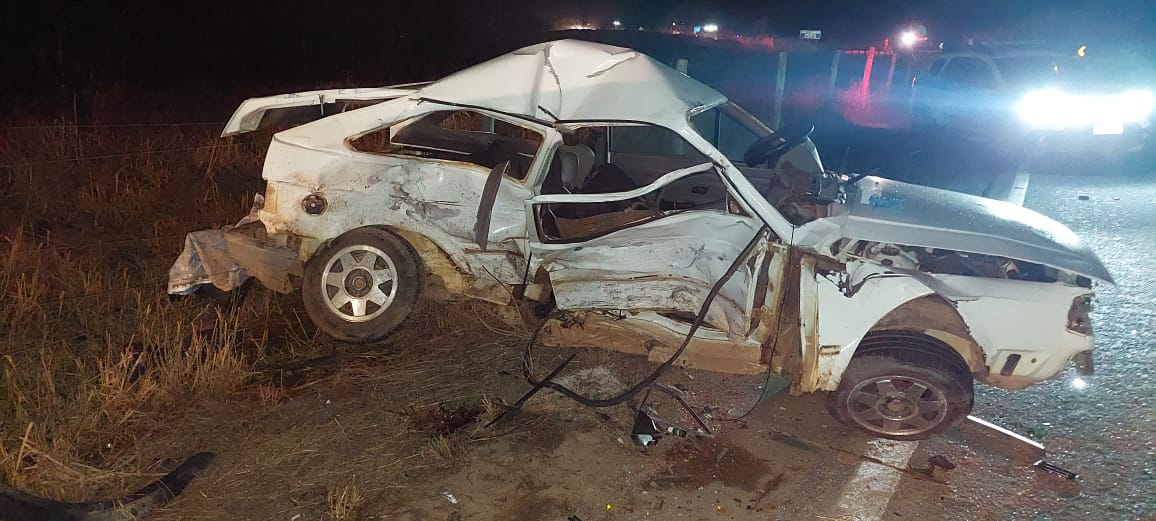 Acidente entre dois carros deixa um morto e um ferido na BR-259, em Resplendor