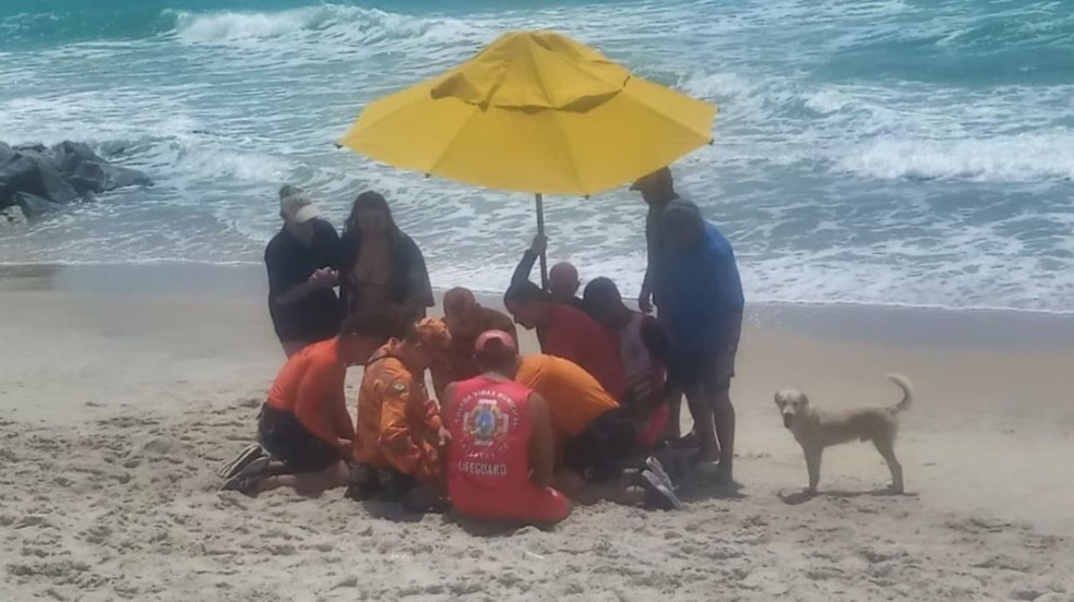 Um adolescente de 16 anos foi resgatado em estado grave e foi levado para um hospital. — Foto: Reprodução/TV Verdes Mares