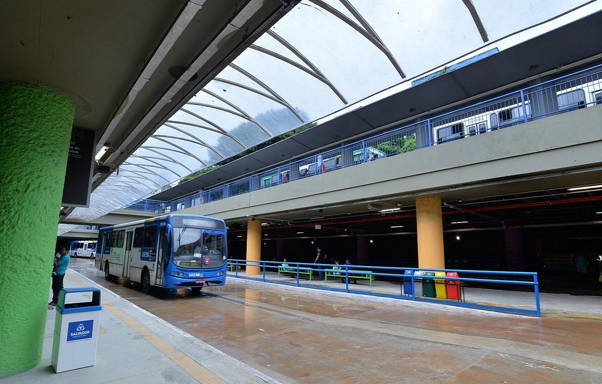 Dez linhas de ônibus são transferidas temporariamente do subsolo para o térreo da Estação da Lapa; confira 