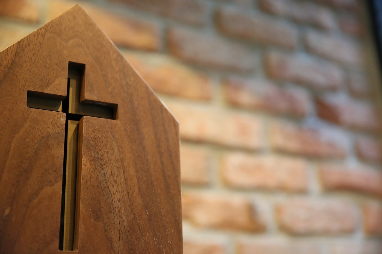 Juiz de Fora tem menor parcela de católicos em 20 anos; religiões evangélica, umbanda e candomblé batem recorde de crescimento