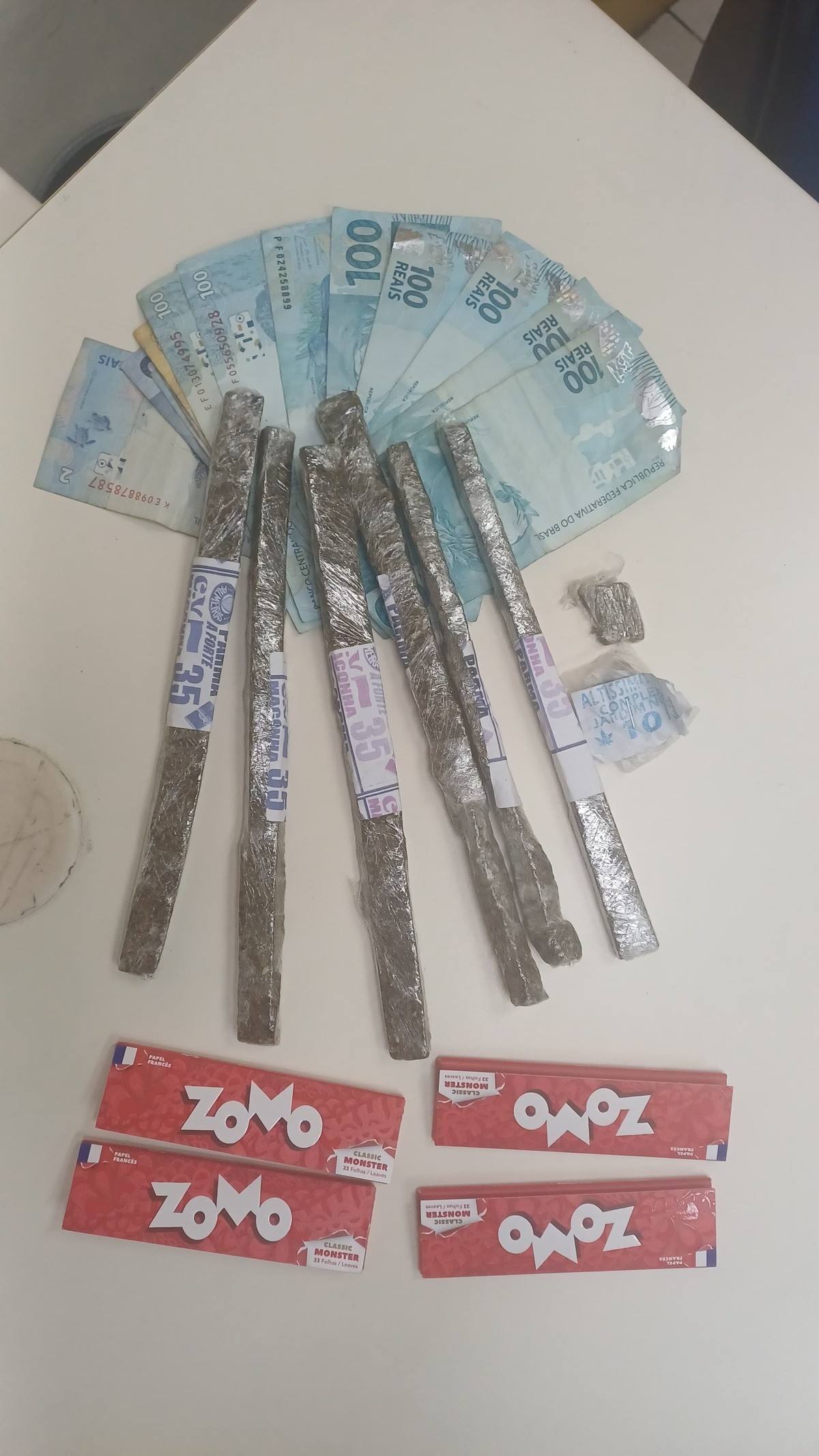 Três homens são presos com drogas após acidente na Via Dutra, em Itatiaia