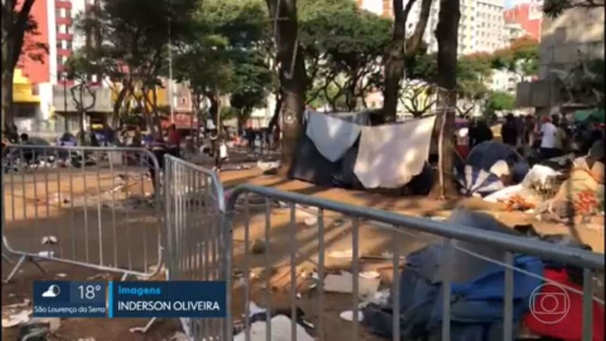 Prefeitura de SP instala grades na Praça Princesa Isabel após Cracolândia  ter migrado há um mês para o local, São Paulo