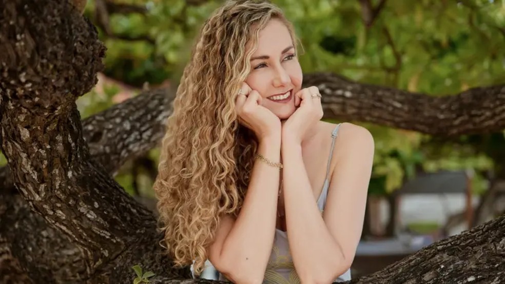 Amy Minkley trabalhou como professora no exterior, até se aposentar aos 44 anos — Foto: Acervo pessoal/BBC Brasil