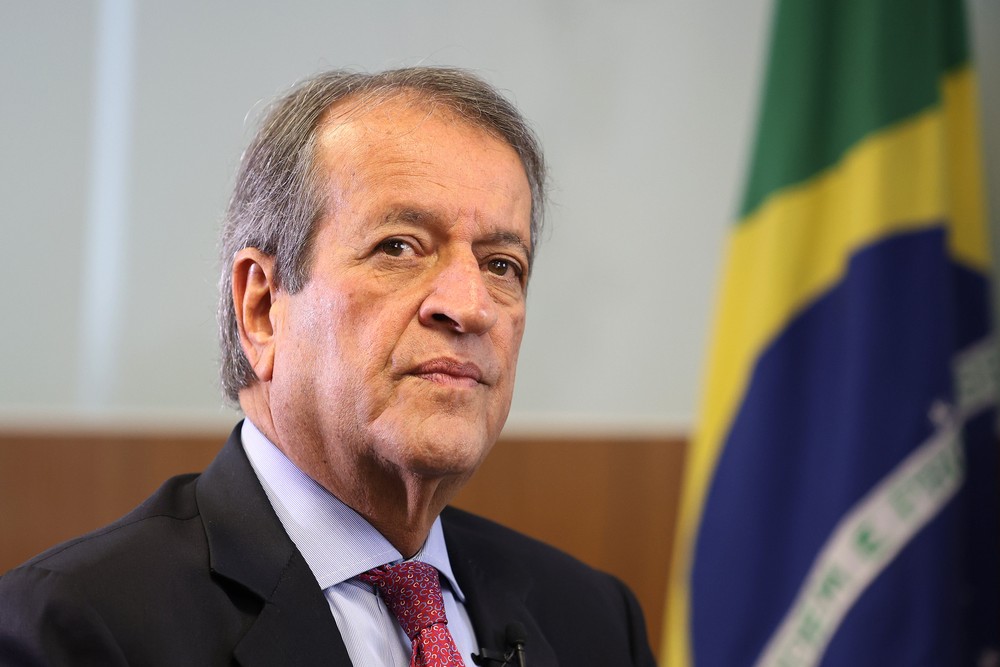 Flávio e Michelle Bolsonaro interrompem a comunicação após trocas de acusações em redes sociais