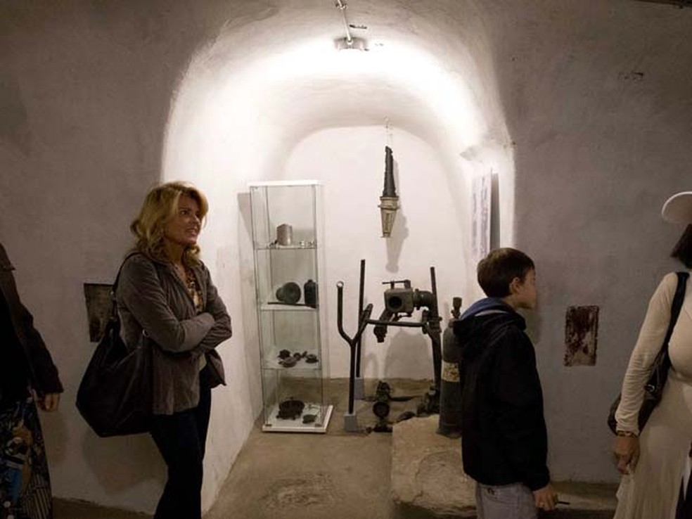 Visitantes de abrigo antiaéreo em Roma poderão ver objetos usados na época da Segunda Guerra Mundial  — Foto: AP Photo/Andrew Medichini
