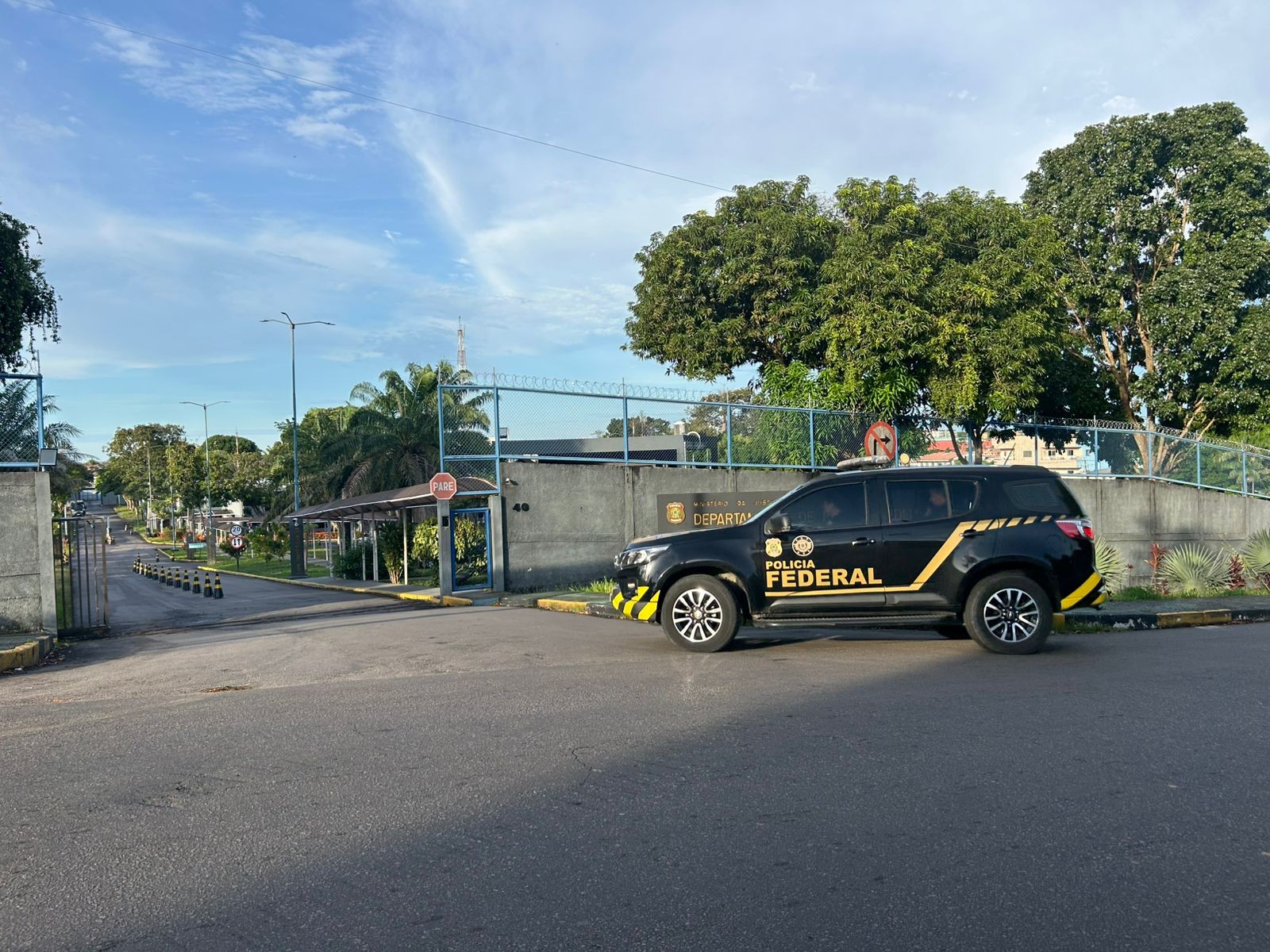 PF prende 12 pessoas em operação contra lavagem de dinheiro do tráfico de drogas no AM