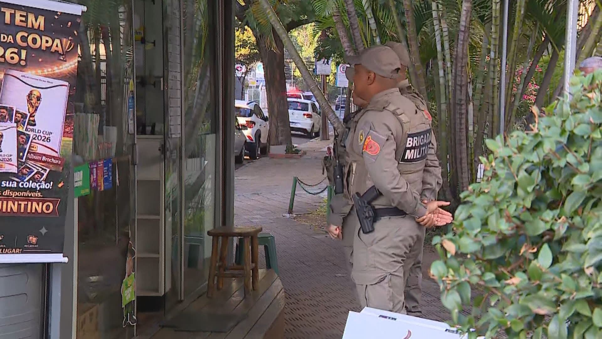 Suspeito é morto por PM da reserva durante assalto a banca de revistas em Porto Alegre