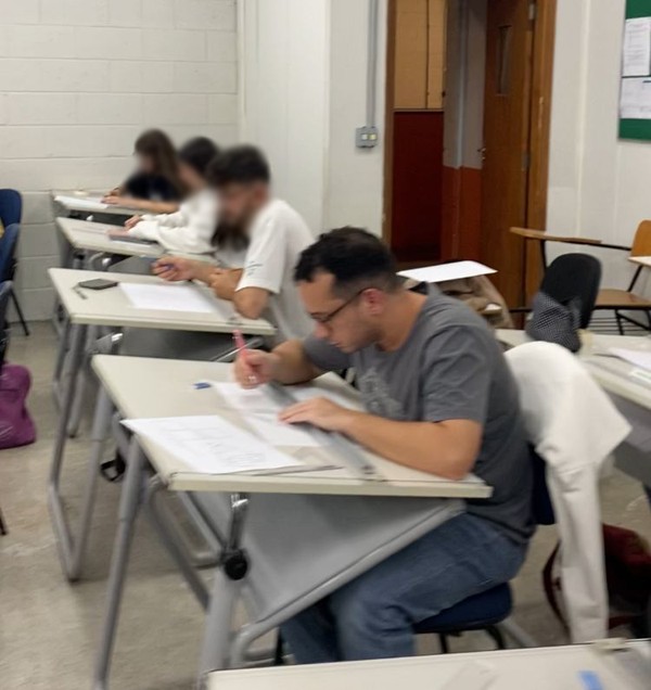 Gil Rugai começa a frequentar faculdade com tornozeleira eletrônica em Taubaté, SP. — Foto: Rauston Naves/g1