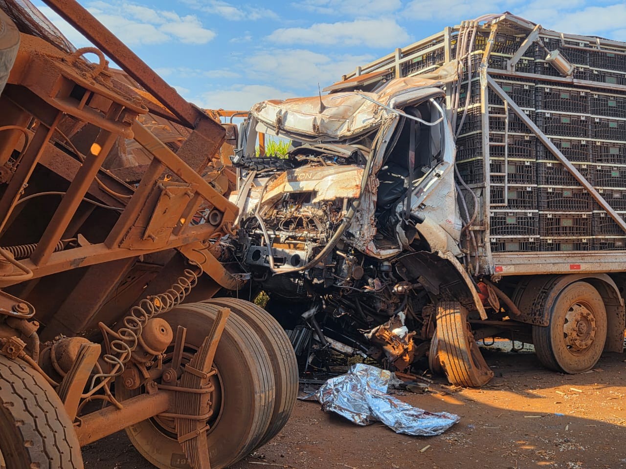 Acidente fatal entre carretas em Nuporanga