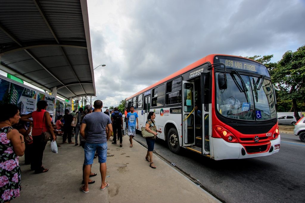 Linhas de ônibus são reforçadas para diminuir tempo de espera em horários de pico; vejam quais são