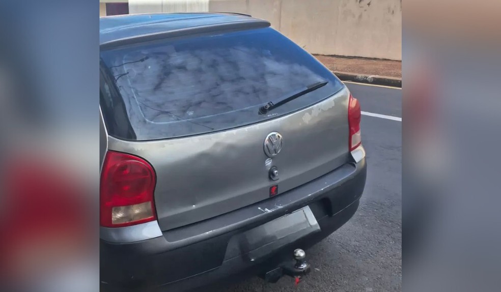 O condutor, que estava com sua amante, foi ouvido pela polícia e liberado após alegar que não conhecia o suspeito e aceitou a viagem pelo dinheiro — Foto: Polícia Militar/Divulgação