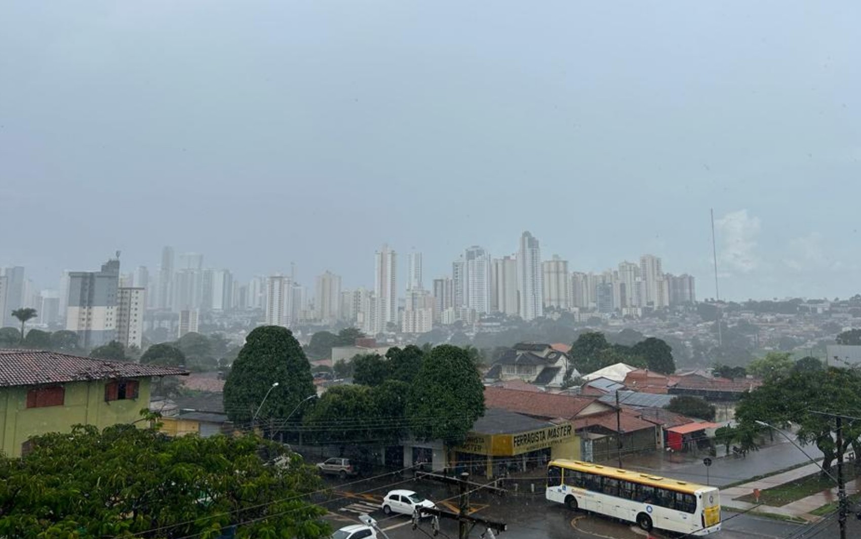 Fim de semana em Goiás pode ter tempestades com raios