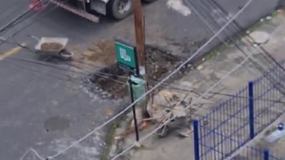 Obra da prefeitura causa vazamento de gás e rua é interditada nas Graças, na Zona Norte do Recife; VÍDEO