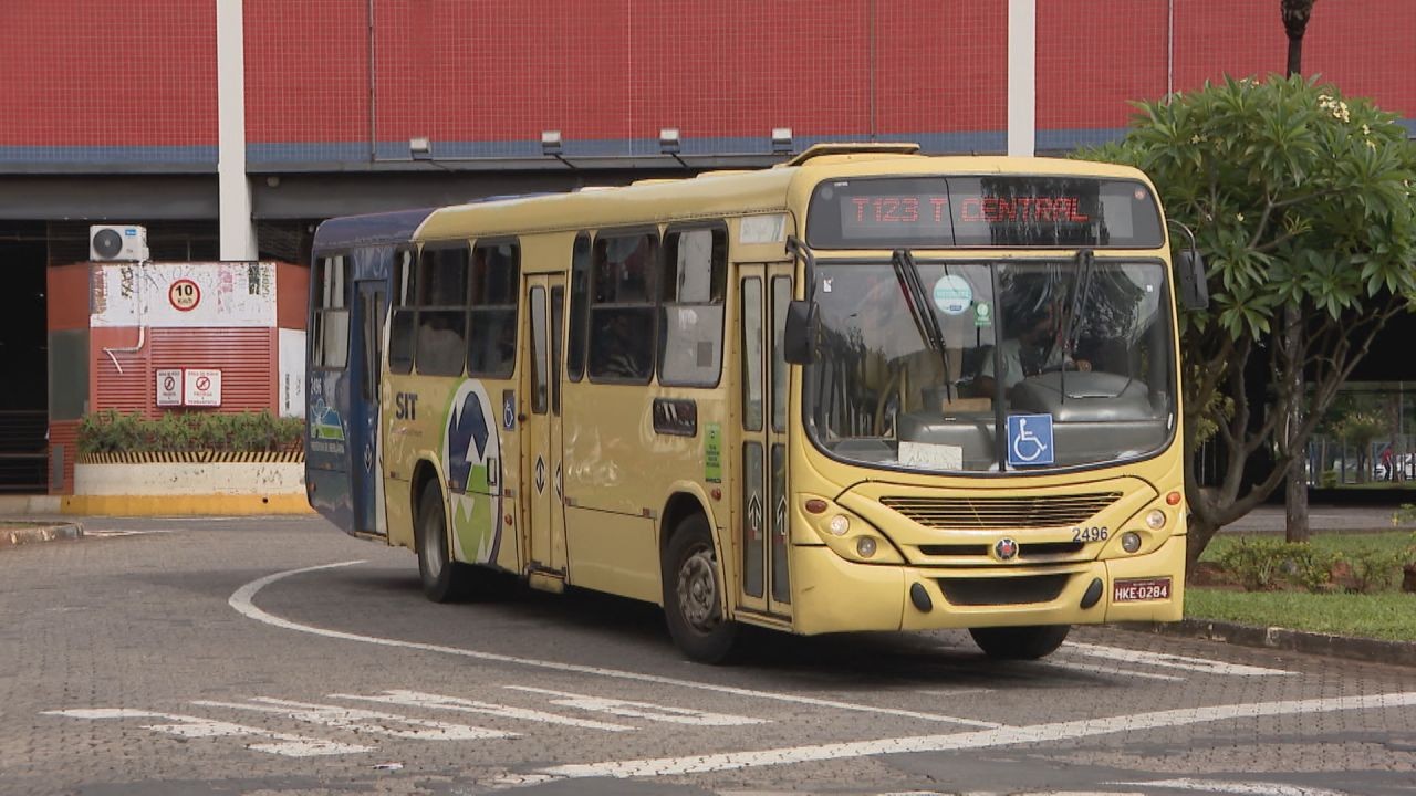 Idoso é detido após adolescente denunciar injúria racial em ônibus de Uberlândia