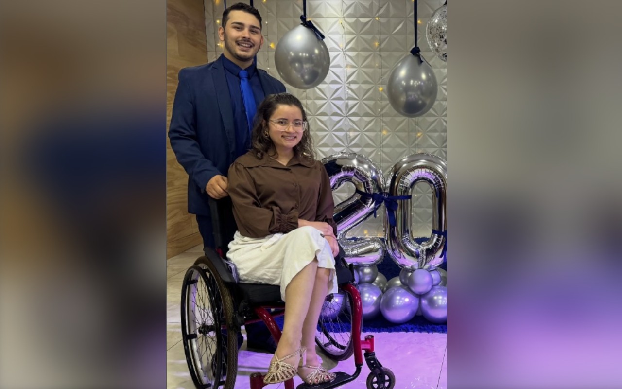 ‘Foi constrangedor e desumano’, diz mulher impedida de usar cadeira de rodas em aeroporto