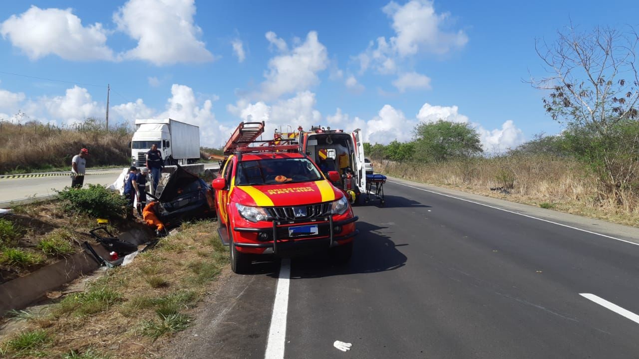 Carro capota e deixa uma pessoa morta em Porto Real do Colégio, AL