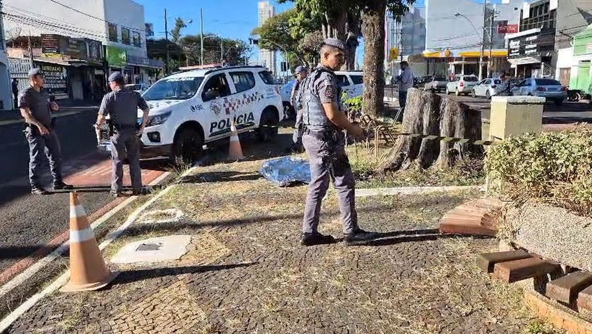 Vendedor de doces morre atropelado por moto em Franca, SP