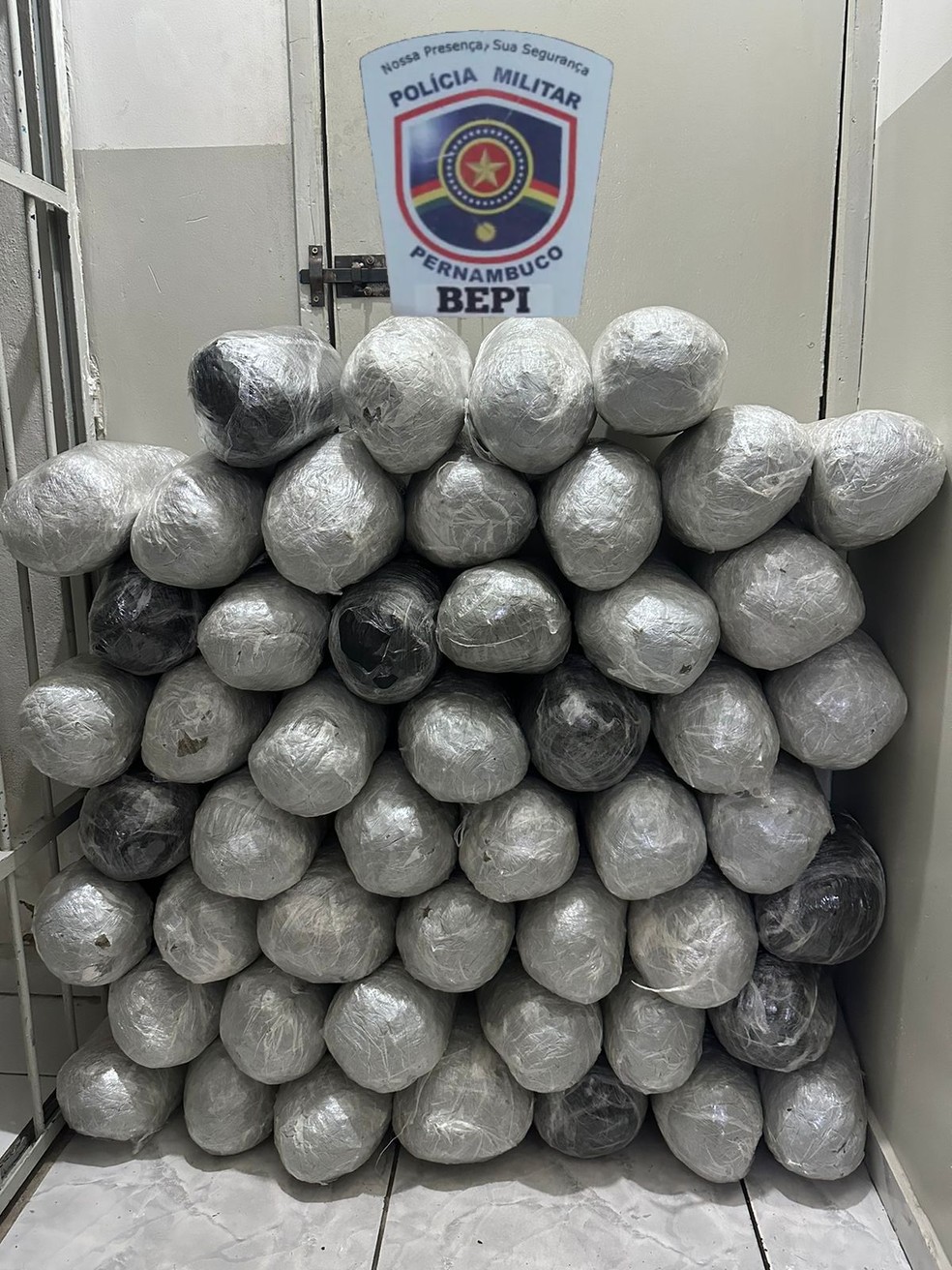 Maconha foi apreendida em Custódia — Foto: Divulgação/Polícia Militar