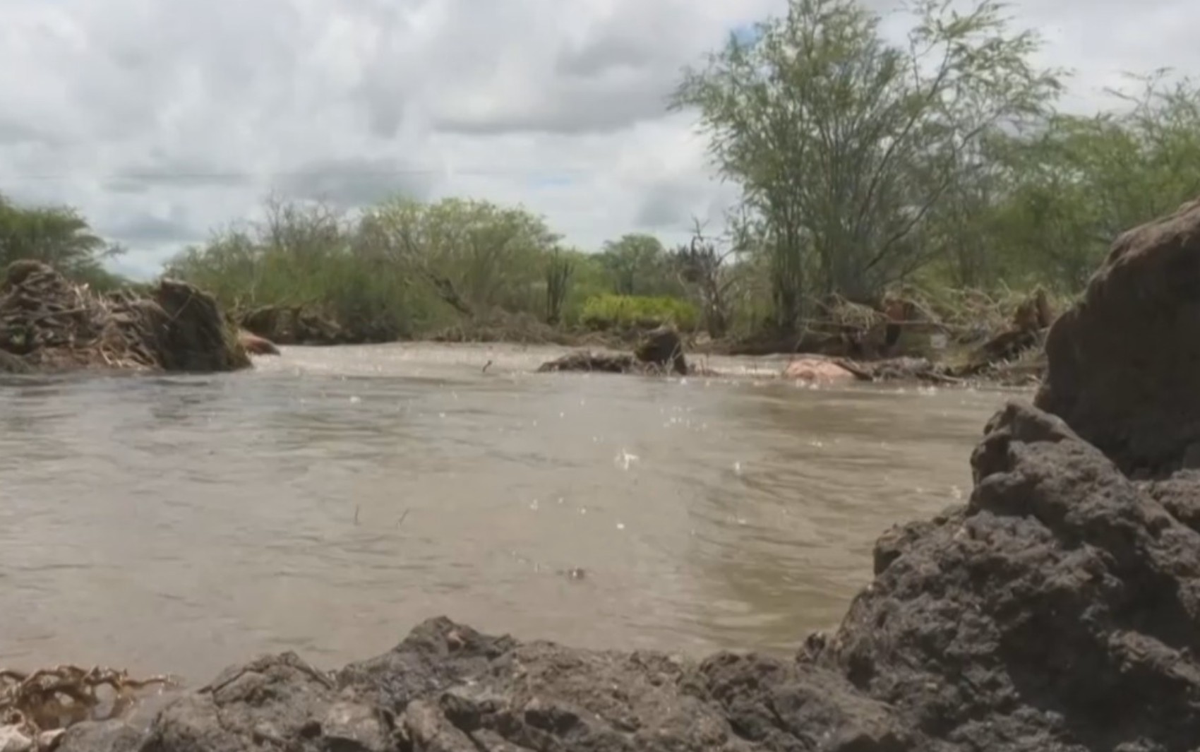 Aulas suspensas, queda de barragem e mais: veja impacto das fortes chuvas no nordeste da Bahia