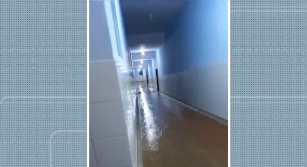 Hospital de Brumado alagado — Foto: Reprodução/TV Bahia