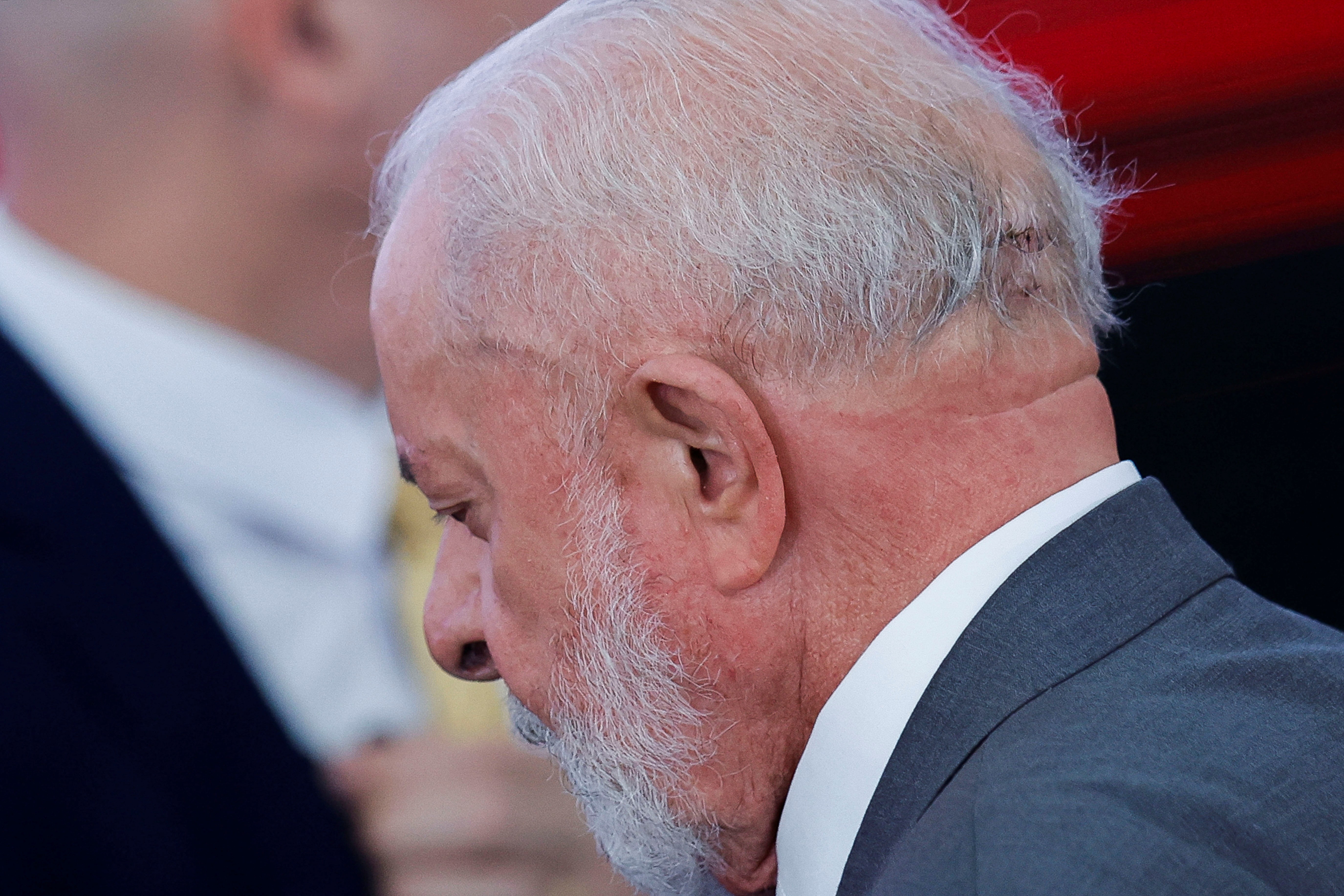 Um dia após cirurgia na cabeça, Lula está 'lúcido, orientado e passou a ...