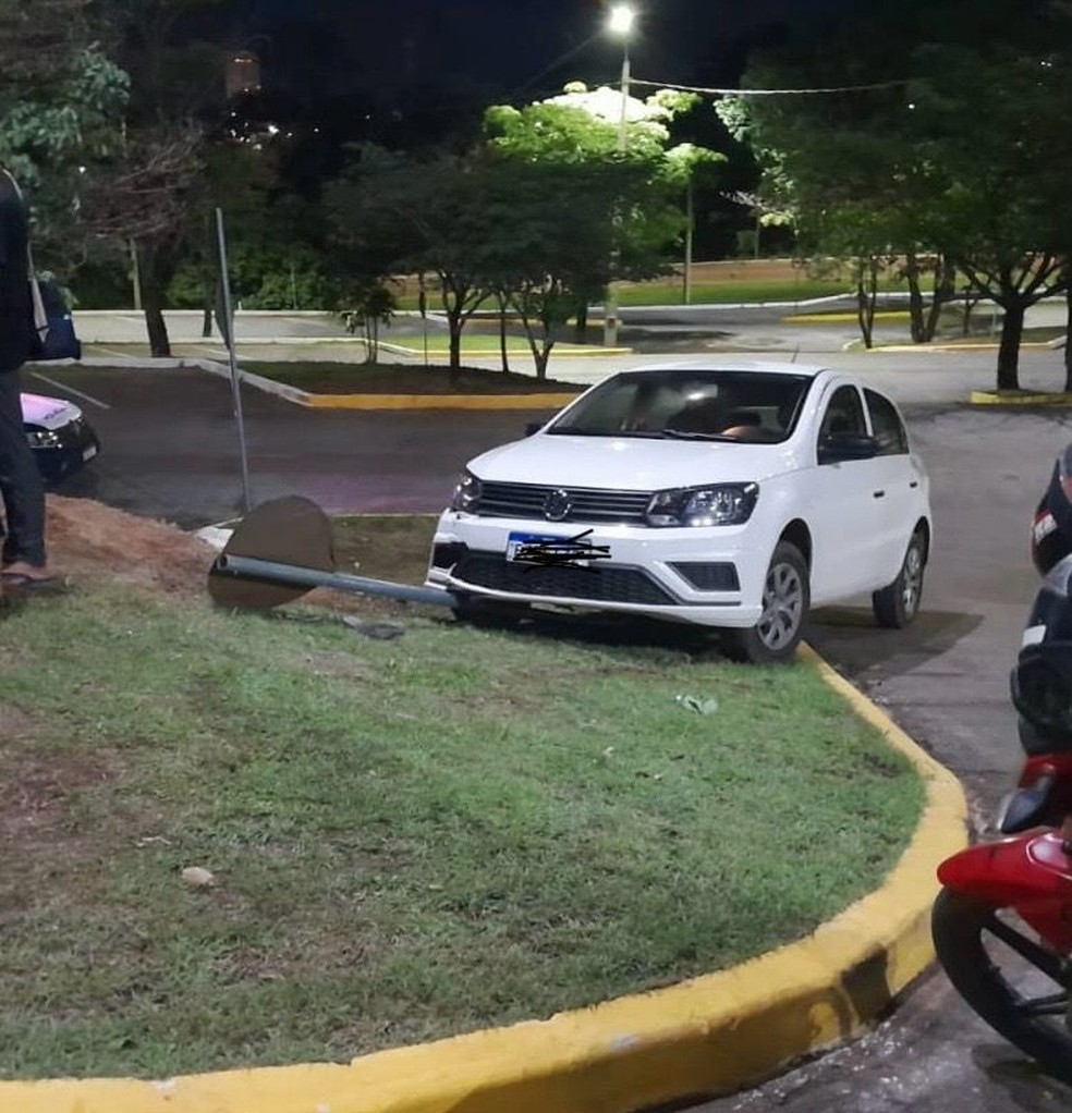 O irmão da vítima, de 12 anos, também ficou ferido — Foto: Reprodução